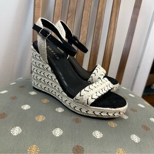 Torrid | Black and Cream Patterned Espadrille Wedges Size 7 Wide